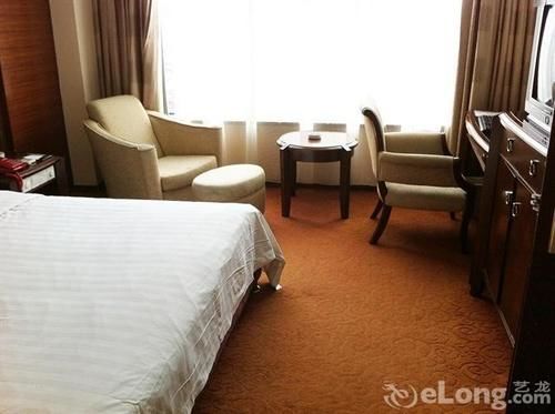 Jiujiang Futai 118 Hotel Rainbow Екстериор снимка